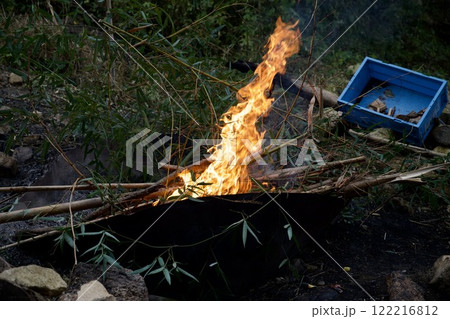 焚き火のイメージ 焚き火のイメージ 122216812