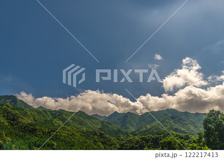 梅雨明け　神が宿る島　洋上アルプス屋久島(夏 122217413