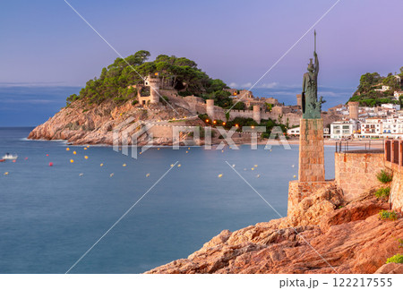 Morning view of the beach and medieval fortress of Tossa de Mar at sunrise, Catalonia, Spain 122217555