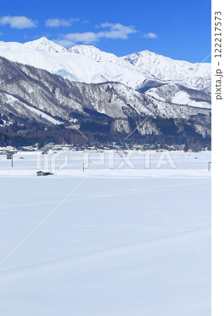 山麓から望む冬の白馬連峰 122217573