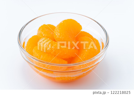 ガラスの器に入った缶詰のみかん ガラスの器に入った缶詰のみかん 122218025