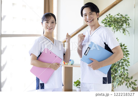 医療　医療従事者のポートレート 122218327