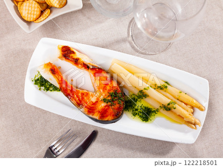 Sliced tasty salmon with asparagus 122218501