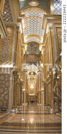 カスル・アル・ワタン宮殿の豪華な内部風景 122219443