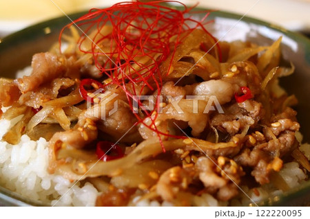 国産豚ローススライスの生姜焼き 国産豚ローススライスの生姜焼き 122220095