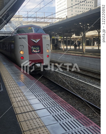 JR特急やくも 岡山駅に停車中の列車 122220892