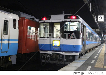 【JR四国】キハ185系 特急「ホームエクスプレス阿南」(牟岐線:徳島駅) 【JR四国】キハ185系 特急「ホームエクスプレス阿南」(牟岐線:徳島駅) 122221104