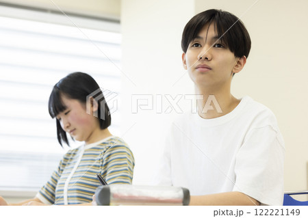 授業を受ける学生 122221149