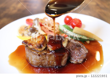 ヘレ肉＆フォアグラロッシーニ風 122221931