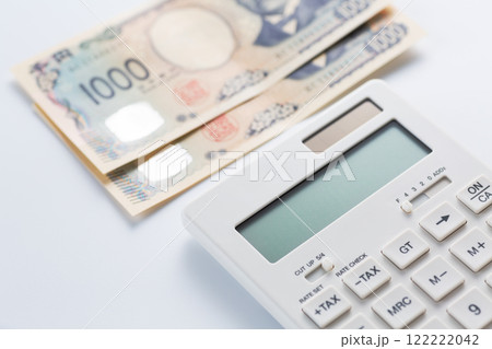 電卓と1000円札 電卓と1000円札 122222042
