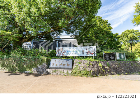 熊本県熊本市　晴天の熊本博物館 122223021