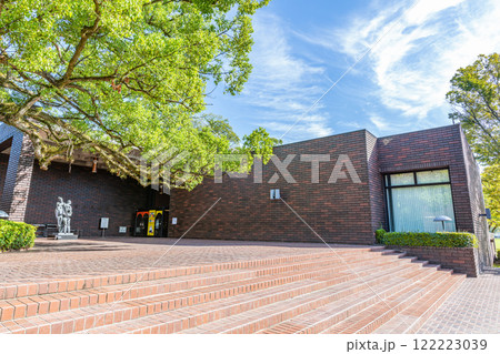 熊本県熊本市 快晴の熊本県立美術館本館 熊本県熊本市 快晴の熊本県立美術館本館 122223039
