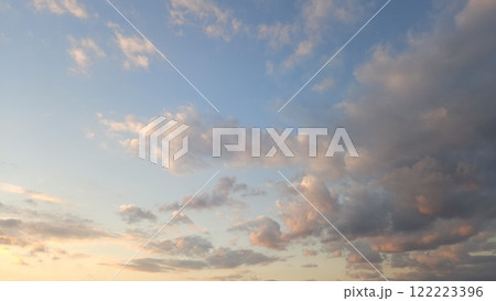 いい感じにエモい空 122223396