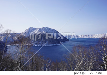 神秘の摩周湖より冬の裏摩周 122223816