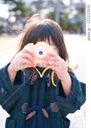 カメラを構える子供 122223932