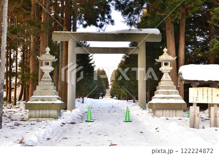冬の北海道八雲町で八雲神社境内の風景を撮影 122224872