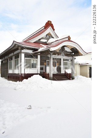 冬の北海道八雲町で象頭山金毘羅院境内の風景を撮影 122226136