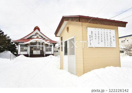 冬の北海道八雲町で象頭山金毘羅院境内の風景を撮影 冬の北海道八雲町で象頭山金毘羅院境内の風景を撮影 122226142