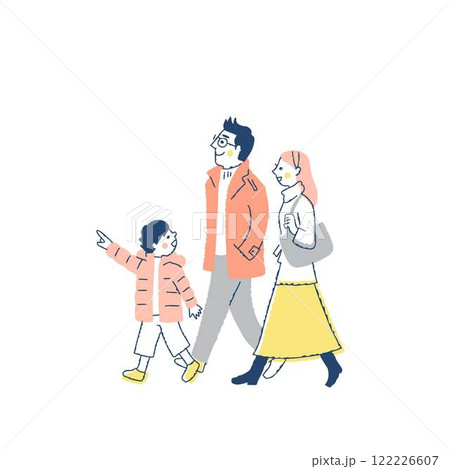 笑顔で歩く冬服の3人家族 122226607