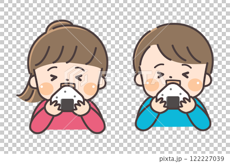 おにぎりを食べる二人の子ども達 122227039