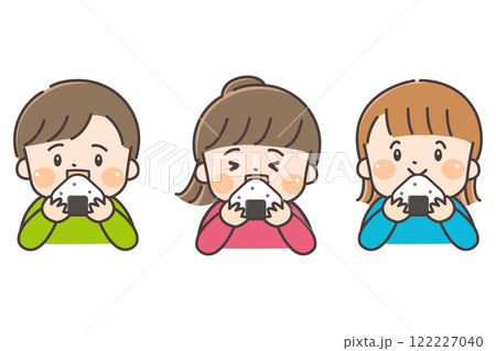 おにぎりを食べる3人の子ども達 おにぎりを食べる3人の子ども達 122227040