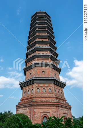 東南アジア最大の仏教寺院　バイディン寺 122227136