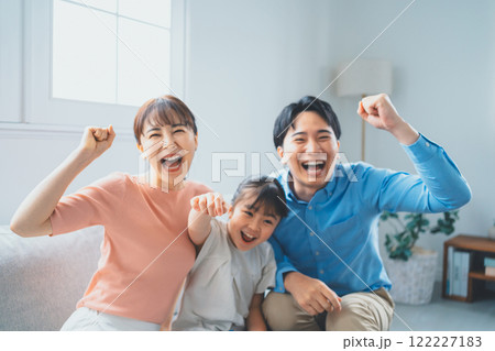 3人家族 122227183