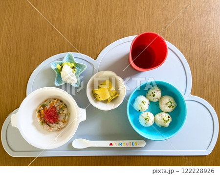 11ヶ月の赤ちゃんの離乳食 122228926