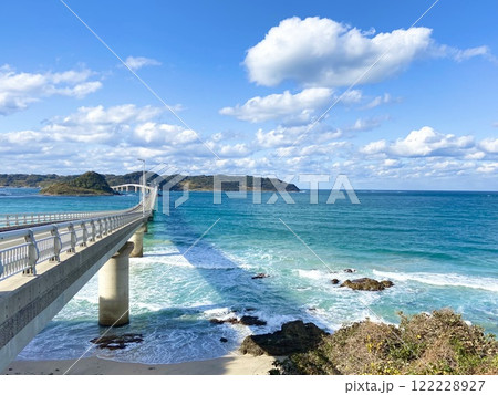 山口県角島の海の見える橋 山口県角島の海の見える橋 122228927