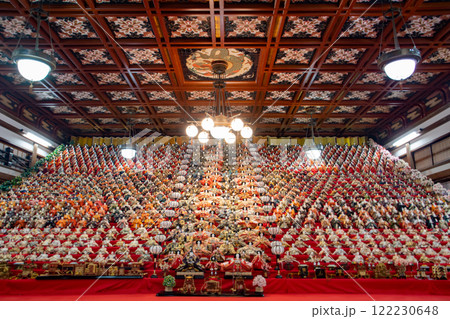可睡斎の大広間に飾られた日本最大級の32段1,200体のお雛様 可睡斎の大広間に飾られた日本最大級の32段1,200体のお雛様 122230648