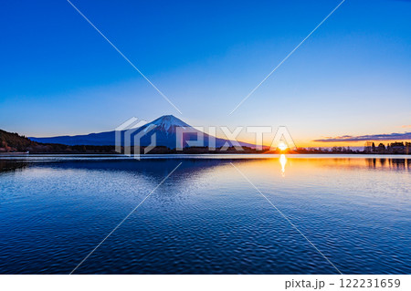【静岡県】冬の田貫湖・富士山　日の出 122231659