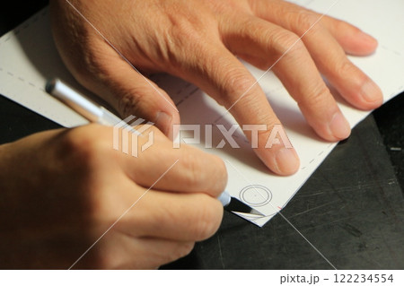 デザインカッターで紙の裁断 122234554