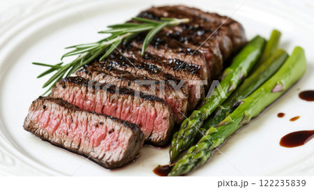 Grilled Medium-Rare Steak with Asparagus and Rosemary 122235839