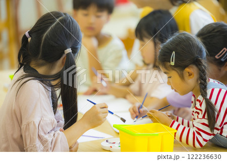 絵画教室　学童保育イメージ 122236630