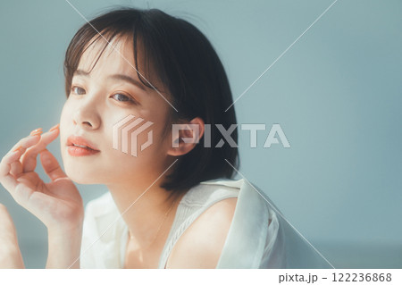 若い女性のビューティーイメージ 122236868