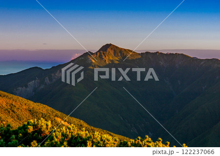 モルゲンロートの塩見岳とビーナスベルト 南アルプス 悪沢岳と荒川岳登山 モルゲンロートの塩見岳とビーナスベルト 南アルプス 悪沢岳と荒川岳登山 122237066