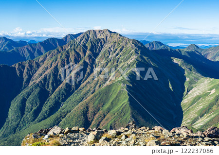 悪沢岳の山頂から見る赤石岳と小赤石岳　南アルプス　悪沢岳と荒川岳登山 122237086
