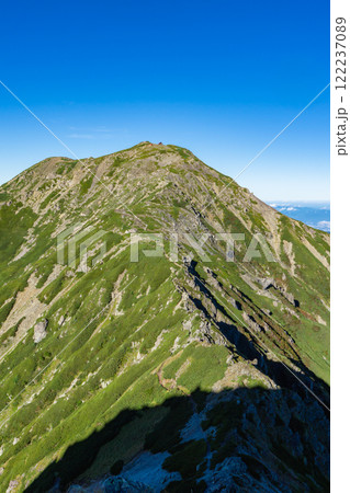 悪沢岳から見る荒川岳（中岳）南アルプス　悪沢岳と荒川岳登山 122237089
