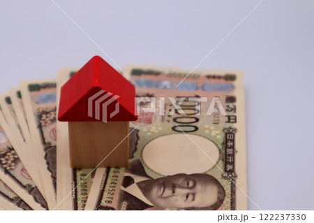 家と紙幣 家と紙幣 122237330