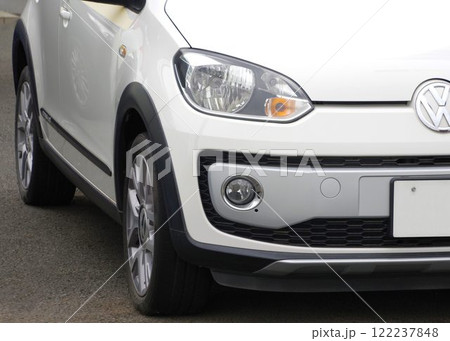 輸入車イメージ　VWクロスアップのフロントマスク 122237848