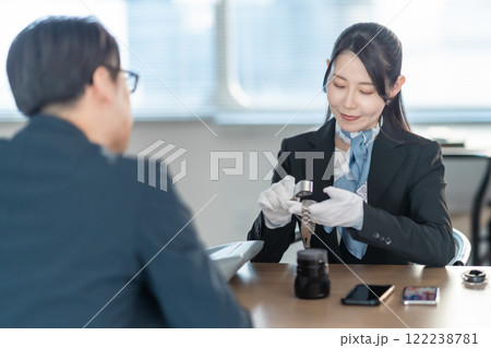 時計を査定をする買取専門業者 時計を査定をする買取専門業者 122238781