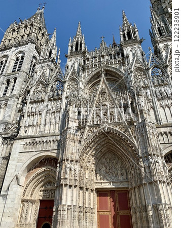 ジャンヌダルクゆかりの地ルーアンの大聖堂 122238901