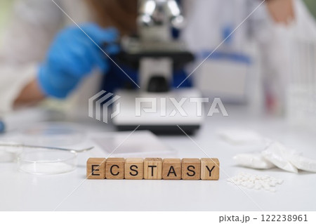 Exploring the exciting intersection of microscopy and chemistry in ecstasy drug research 122238961