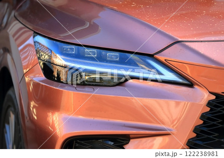 車のヘッドライト 122238981