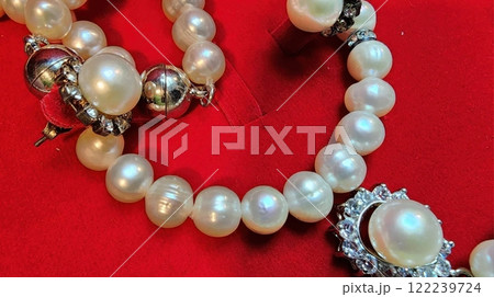 Elegant Pearl Necklace in Red Velvet Box Elegant Pearl Necklace in Red Velvet Box 122239724