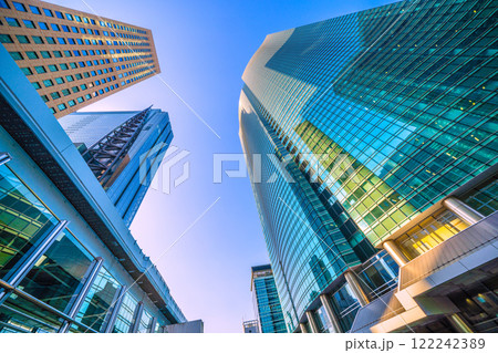日本の東京都市景観　汐留シティセンターなど汐留のオフィスビル群を望む＝1月23日 122242389