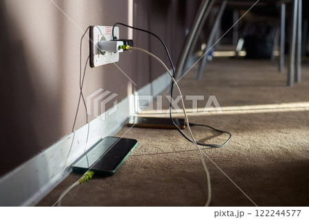 Tips and Considerations for Efficiently Charging Devices Near a Wall Outlet in Your Space 122244577