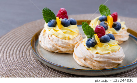 pavlova meringue cake with cream and berry 122244830
