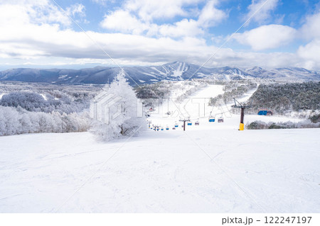 【冬素材】白銀の霧氷の風景【長野県】 122247197