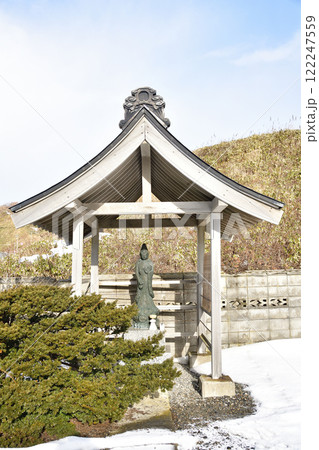 冬の北海道乙部町で日蓮宗本昭寺境内の風景を撮影 冬の北海道乙部町で日蓮宗本昭寺境内の風景を撮影 122247559
